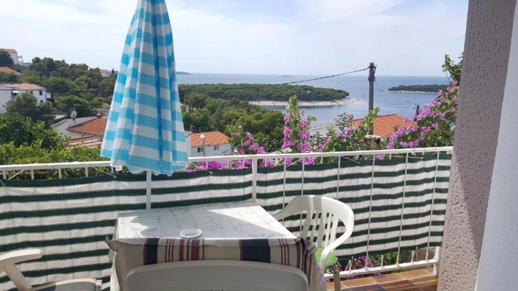 Apartment Bajuti Primosten Ngoại thất bức ảnh